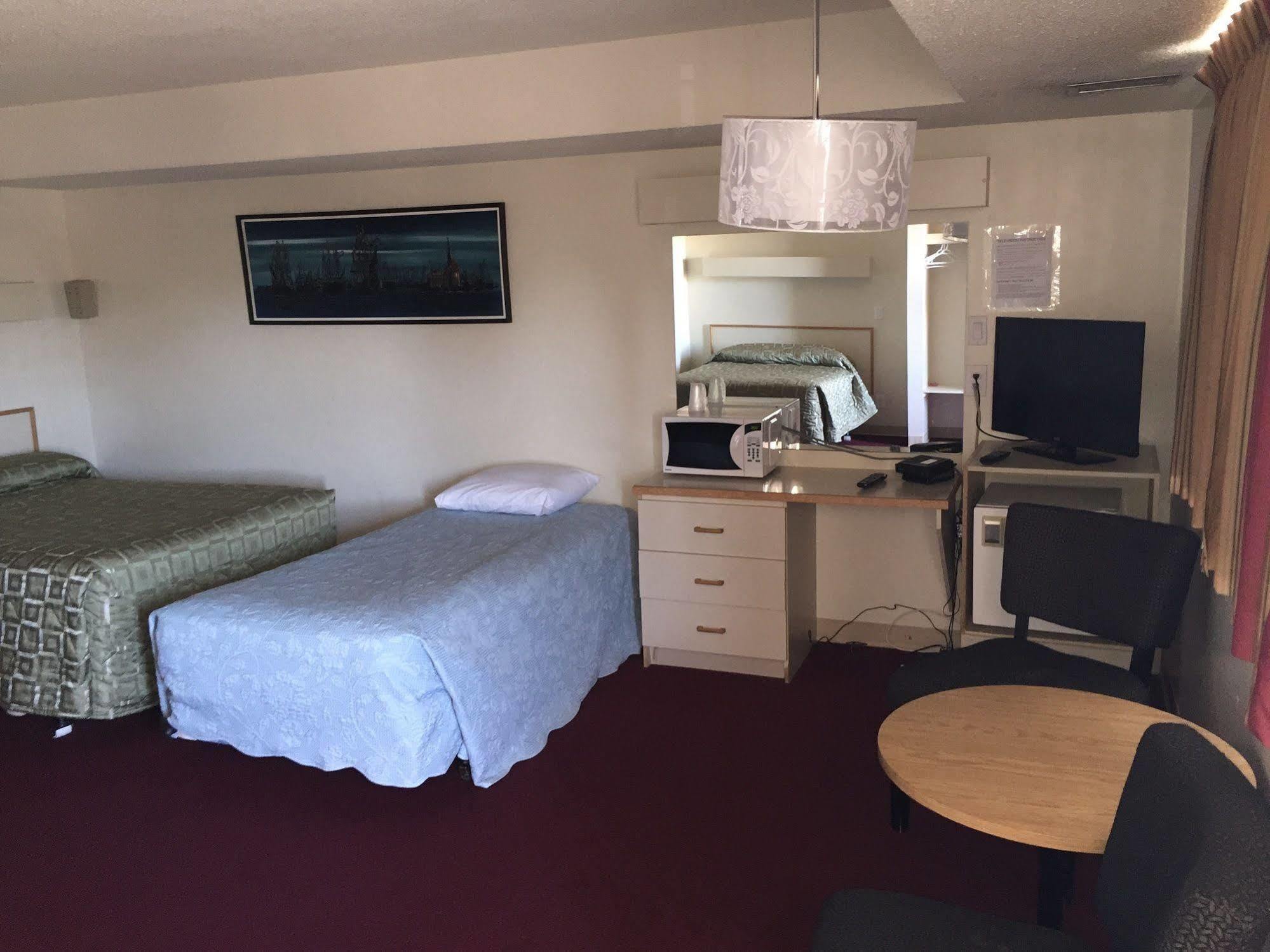 Voyageur Motel ธันเดอร์เบย์ ภายนอก รูปภาพ