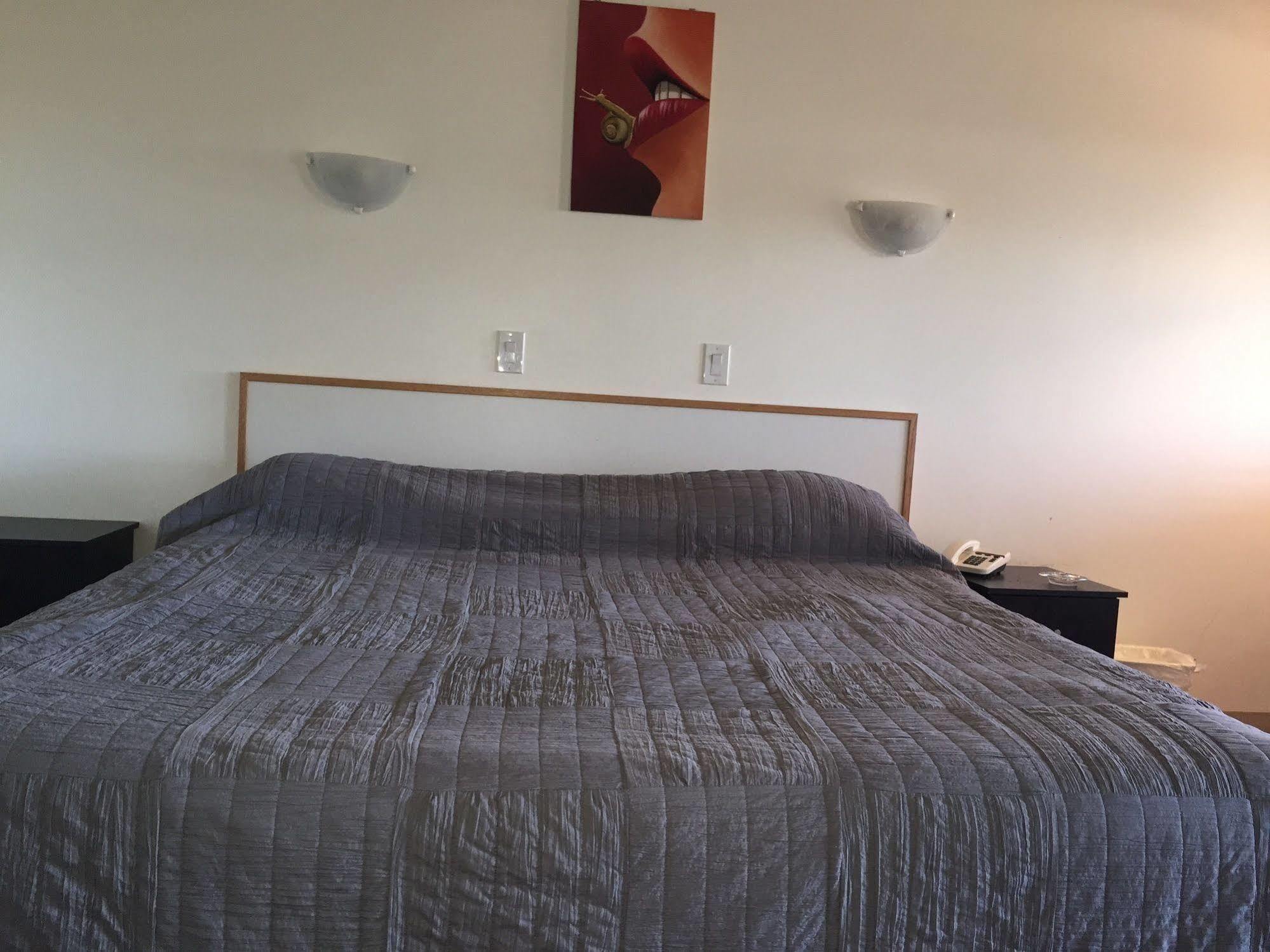 Voyageur Motel ธันเดอร์เบย์ ภายนอก รูปภาพ