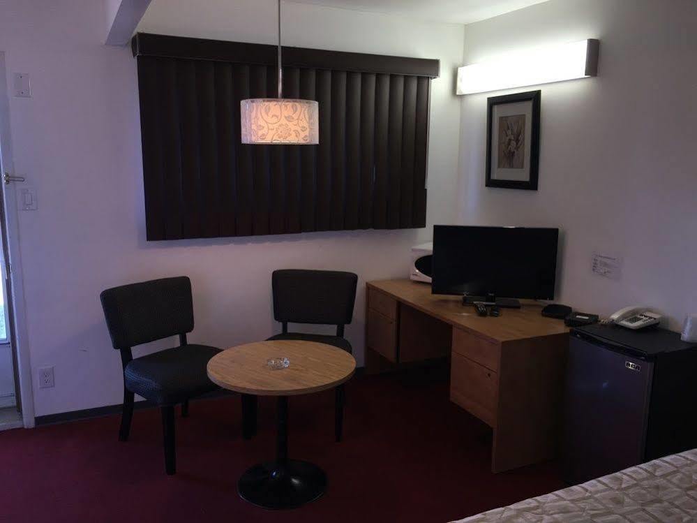 Voyageur Motel ธันเดอร์เบย์ ภายนอก รูปภาพ