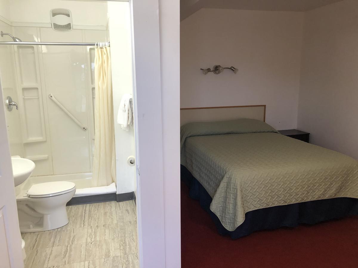 Voyageur Motel ธันเดอร์เบย์ ภายนอก รูปภาพ